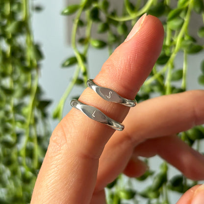 Mini signet ring with initial