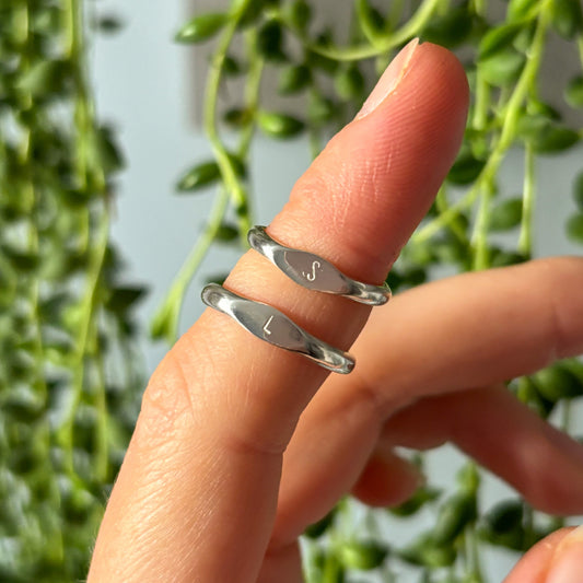 Mini signet ring with initial